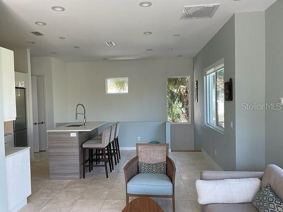 4th image of 124 7th Ave N #2