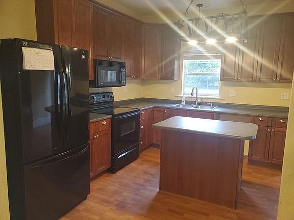 4th image of 1701 W Logan Ave