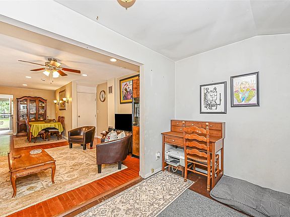 4th image of 300 Waverly Ave
