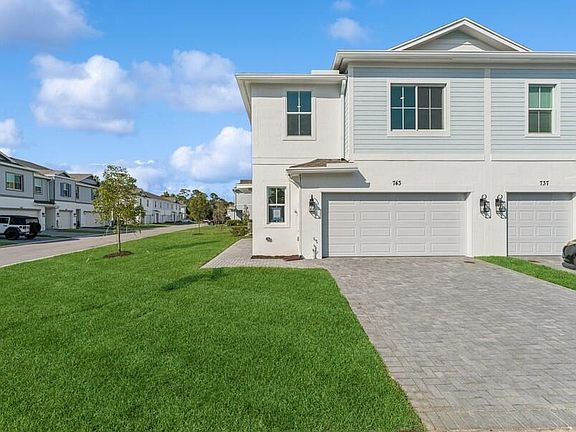 2nd image of 743 NE Hawks Ridge Way #1404