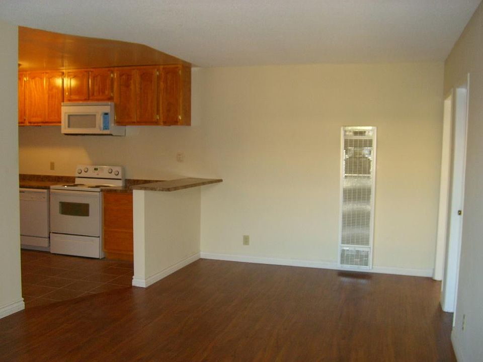 2nd image of 4611 La Mirada Ave APT 31