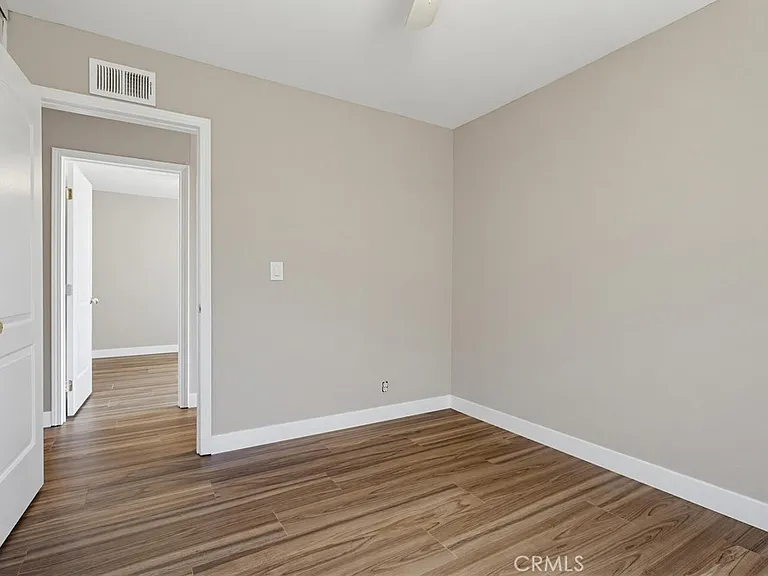 243 N Pageant St — Photo 37
