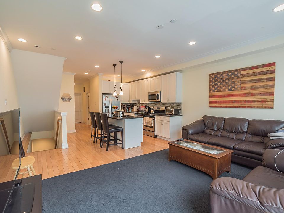 Living Room/Kitchen