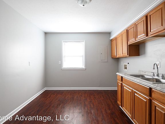 4th image of 4801 Fury Way APT 9