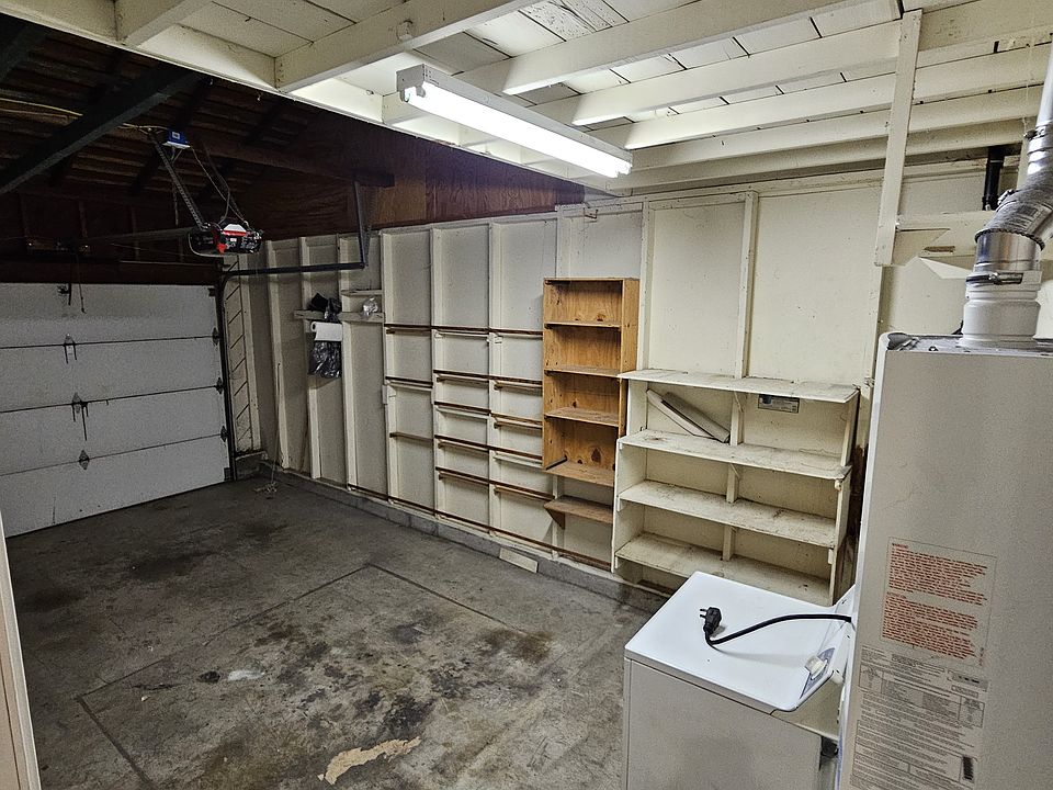 1st image of 924 Warren St