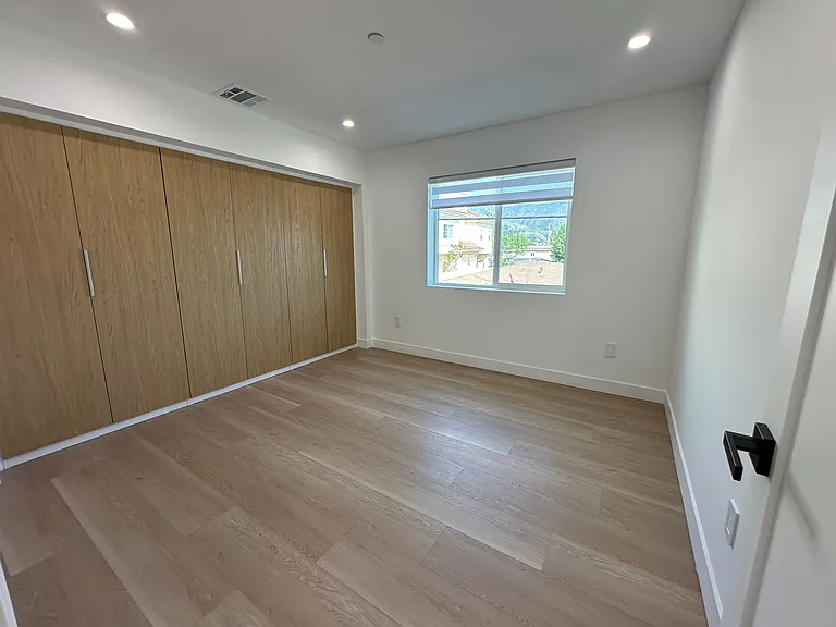 1952 N Parish Pl #201 — Photo 7