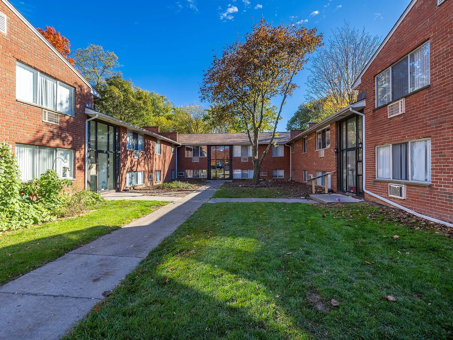 Northside Manor Apartments — Photo 1
