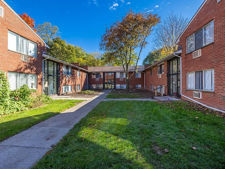 Northside Manor Apartments — Photo 17
