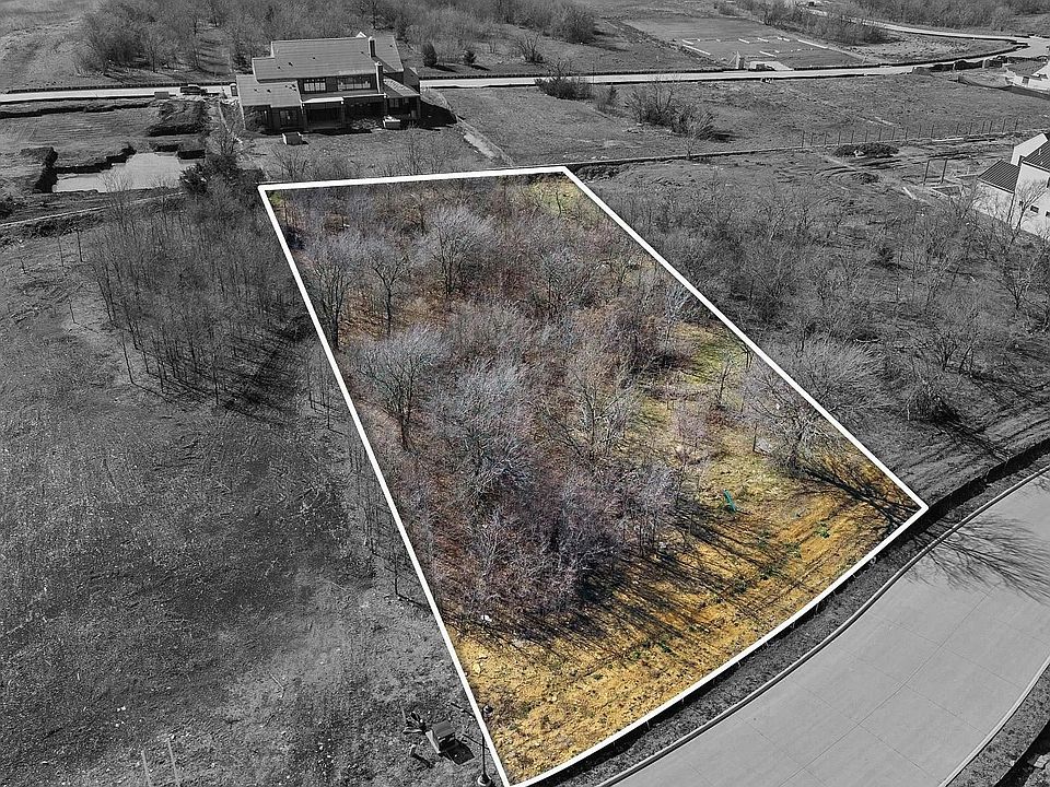 1st image of 947 Lilac Ln