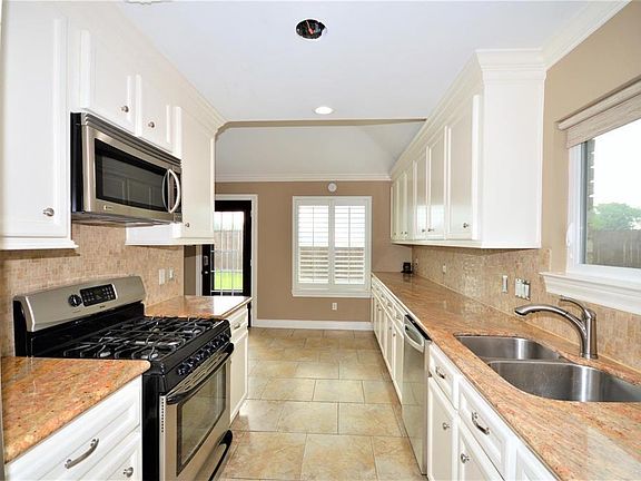 3rd image of 2103 Bisontine St
