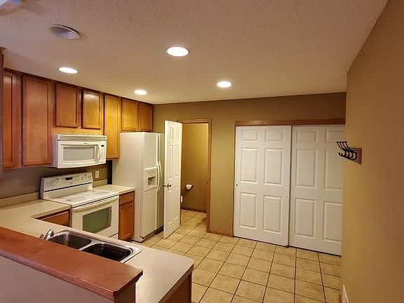 3rd image of 4910 149th St N Unit 3