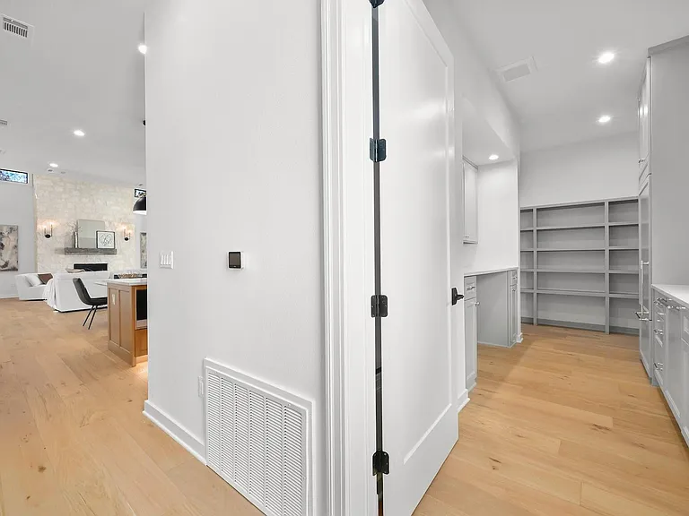5512 Shoalwood Ave — Photo 13