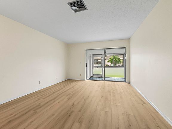 4th image of 2664 Dudley Drive E #F