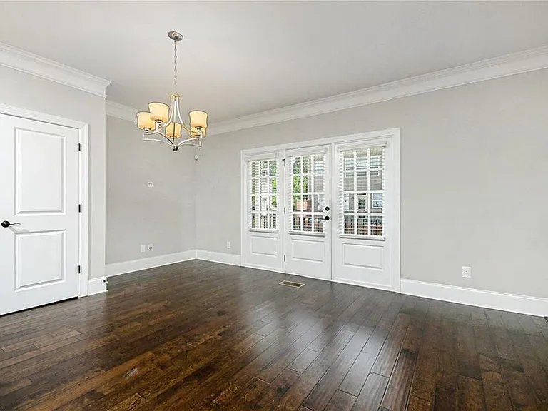 1299 Linden Ct NE — Photo 8