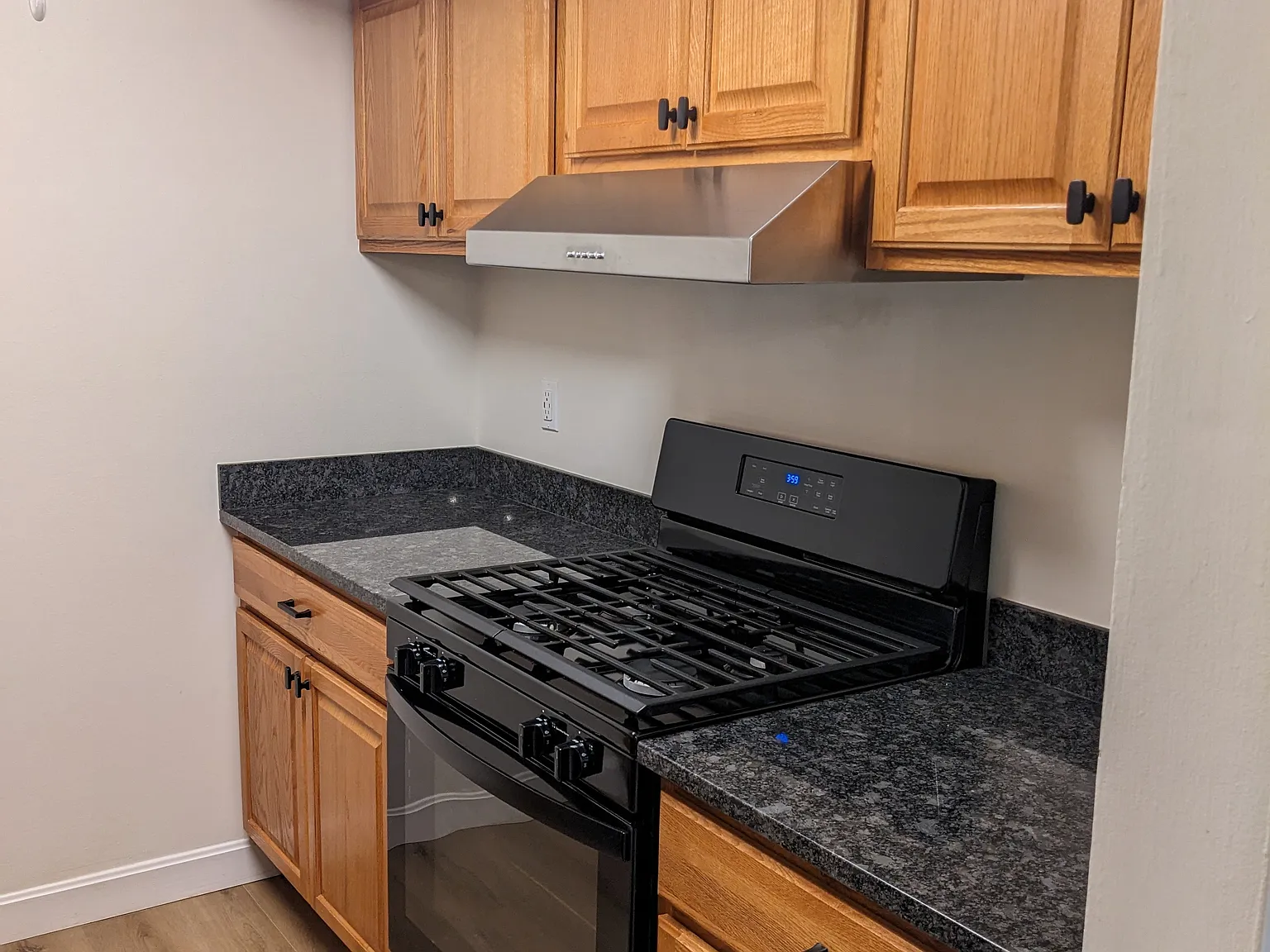 1 bed, 831 sqft, $2,100 — Photo 3