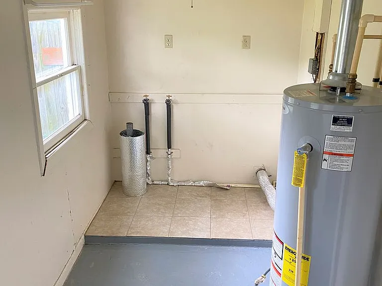 1410 N Forrest St — Photo 7