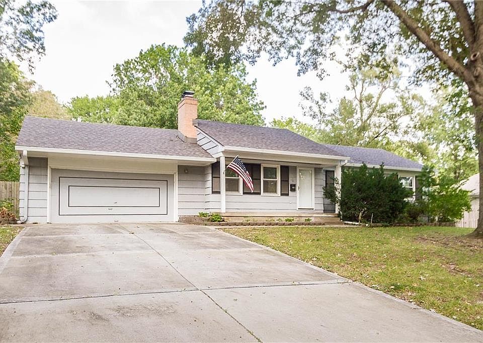 Great Red Bridge Ranch! Two year old roof and nice wide driveway, great curb appeal.