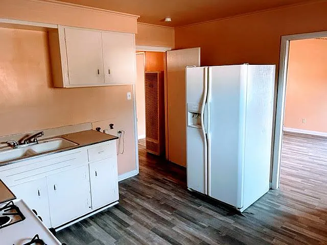 4205 N Locust St — Photo 5