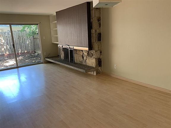 5th image of 707 Hawthorne Ln
