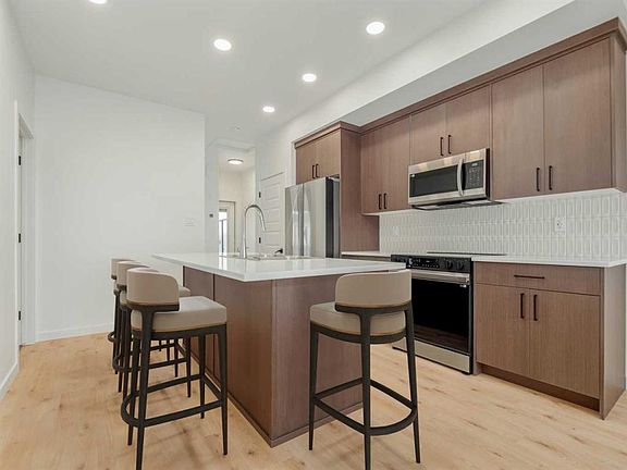 3rd image of 3014 E 47th St S