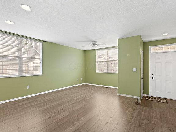4th image of 399 Oxford Oak Dr