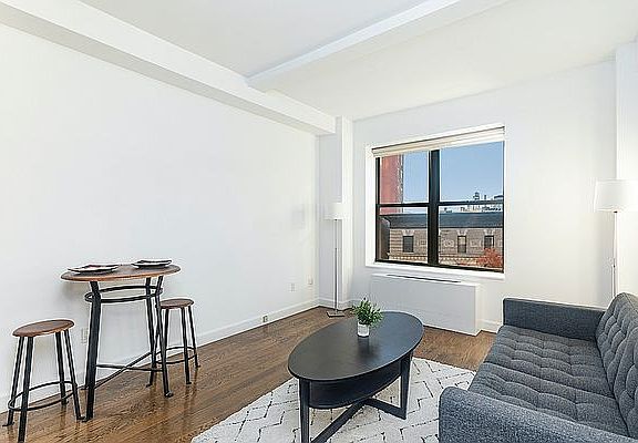 3rd image of 212 W 91st St #1519