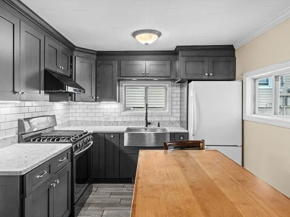 116 Weare St, Lawrence, MA 01843