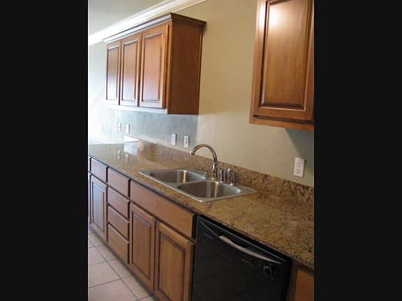 5th image of 856 Oakwood Ct