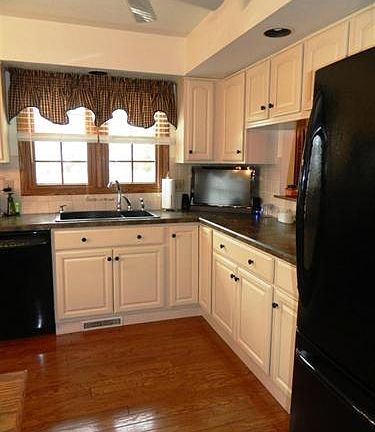 3rd image of 900-8 Hampton Cir
