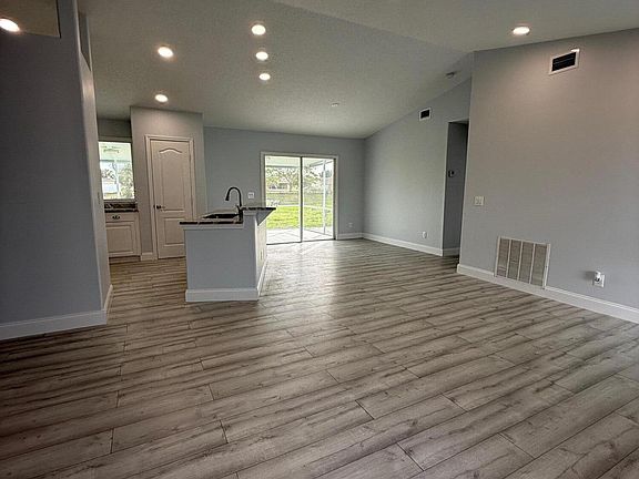 4th image of 442 SW Jeanne Avenue