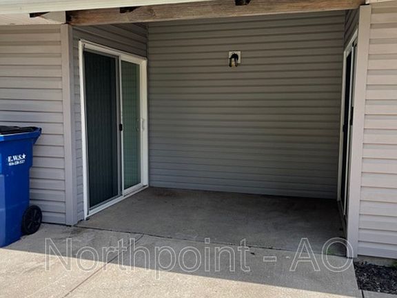 3rd image of 212 Cross Creek Ln
