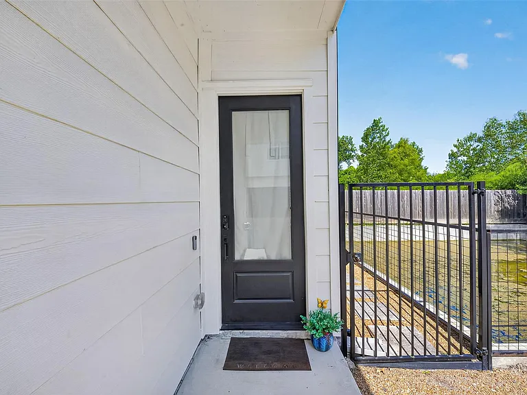 5737 White Magnolia St — Photo 3