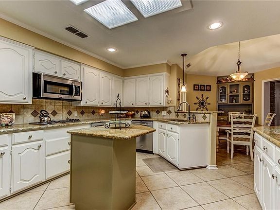 4th image of 1012 Glenda St
