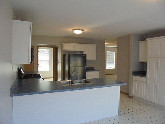 5th image of 889 Arrowhead Dr