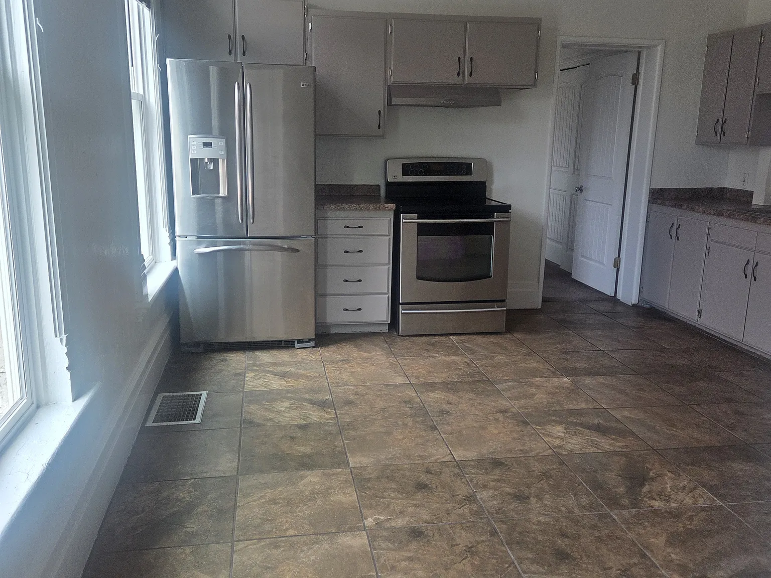 1 bed, 800 sqft, $1,400 — Photo 4