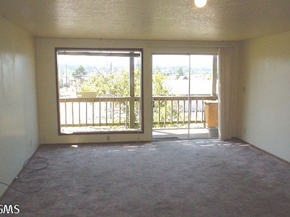 4th image of 2092-2098 Monroe Ave #2096