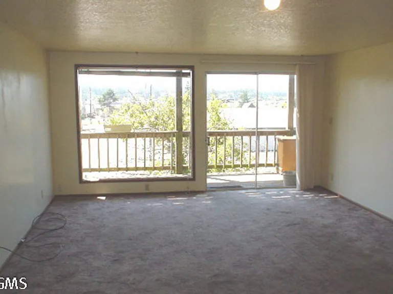 2092-2098 Monroe Ave #2108-2120 — Photo 4