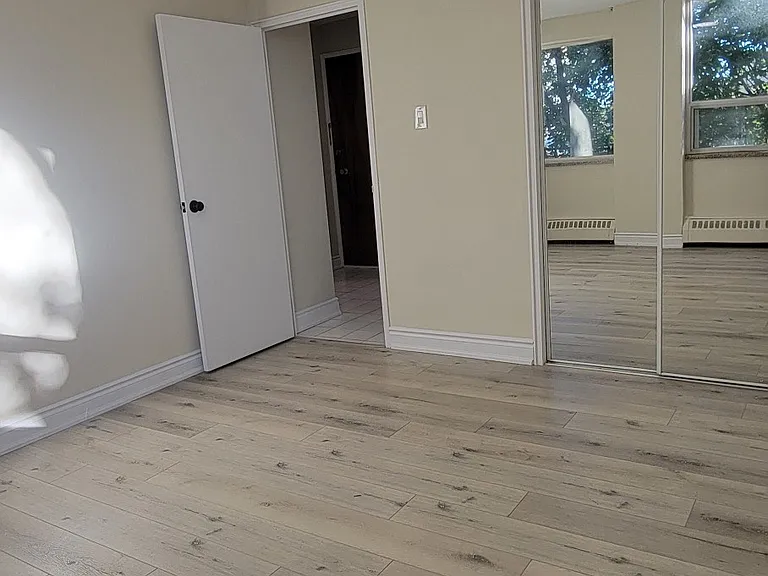 105 Raglan Ave — Photo 15