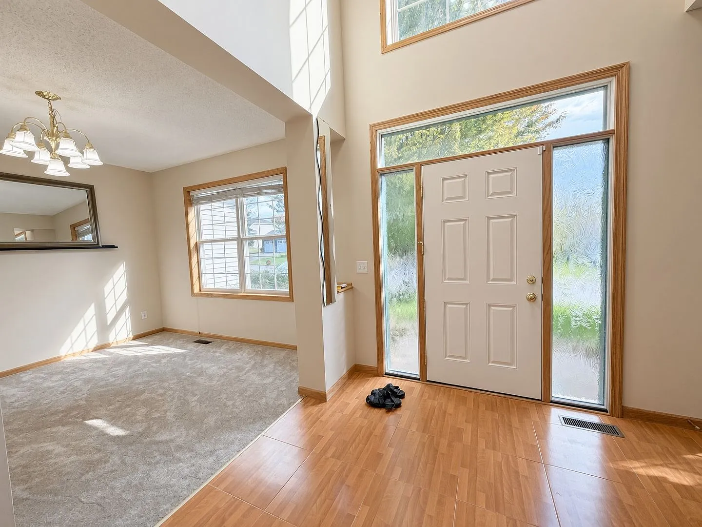 Rare 7Bed 4.5Bath Home in Woodbury, Right on The Golf Course. — Photo 2