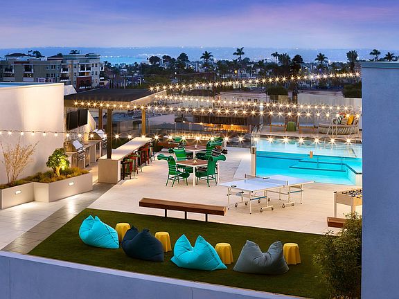 Rooftop Lounge twilight (018) 5318 LM