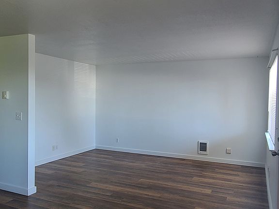 3rd image of 442 SW Coast Ave #442