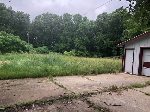 4th image of 8601 Easthill Dr