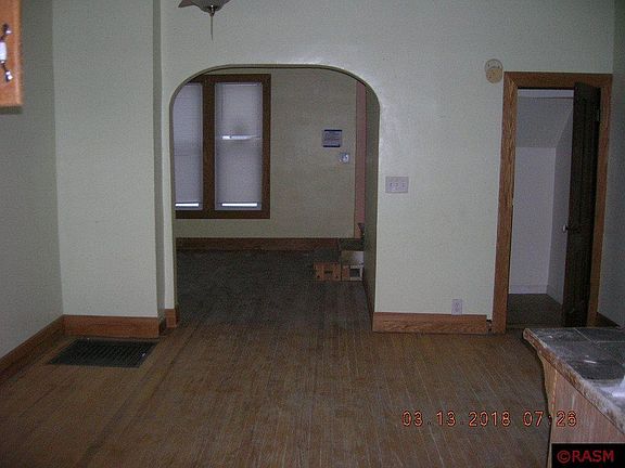 4th image of 424 W College St