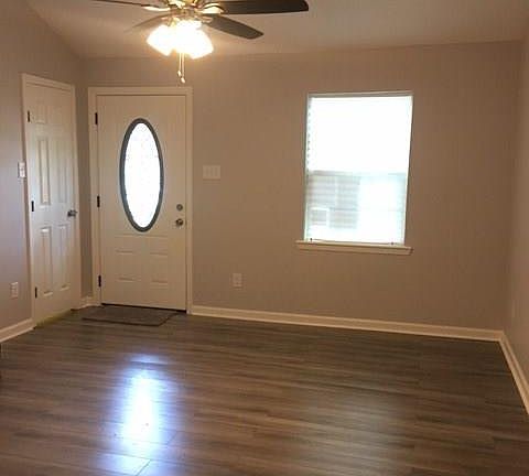 4th image of 2755 Moffatt Ave