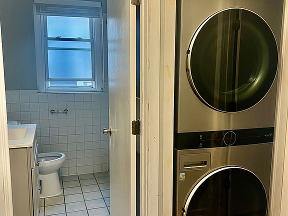 5th image of 5519 N Artesian Ave APT 3