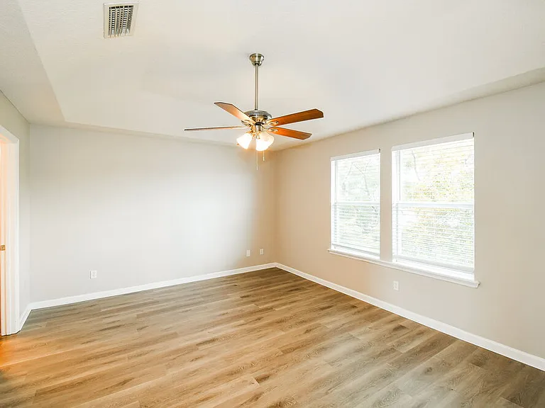 2326 Sunset Bluff Dr — Photo 11
