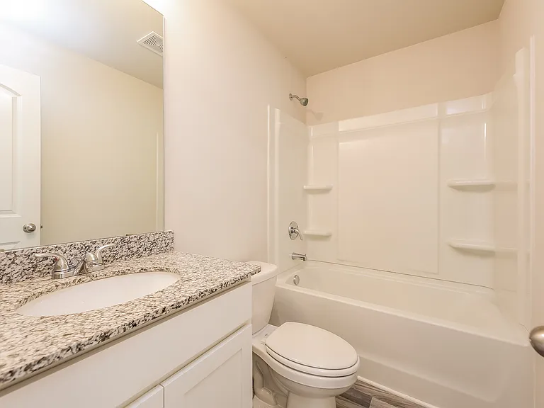 130 Combine Ln — Photo 10