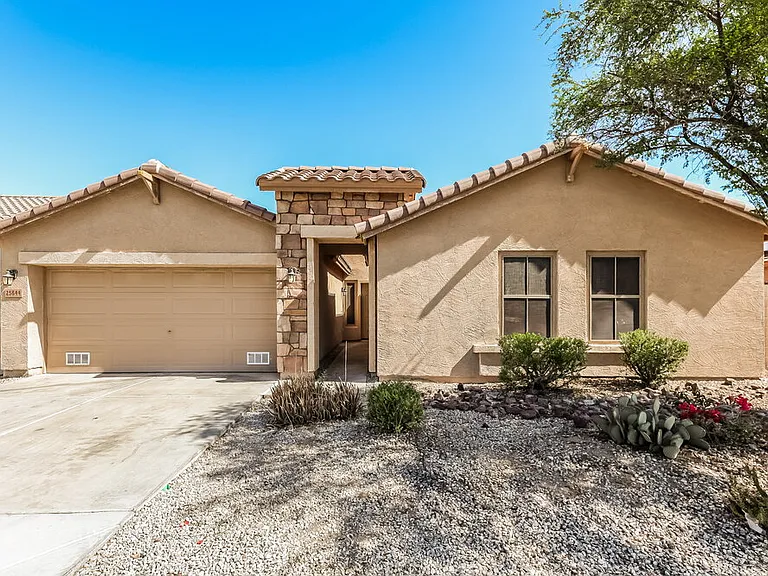 25644 W Magnolia St — Photo 1