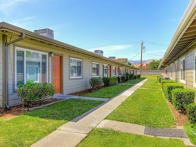 Delta View Apartments — Photo 9