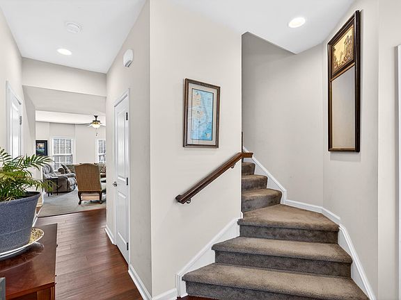 5th image of 475 Woodbark Ct